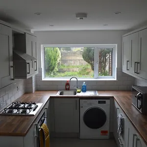  Holiday home The Crandale Road House